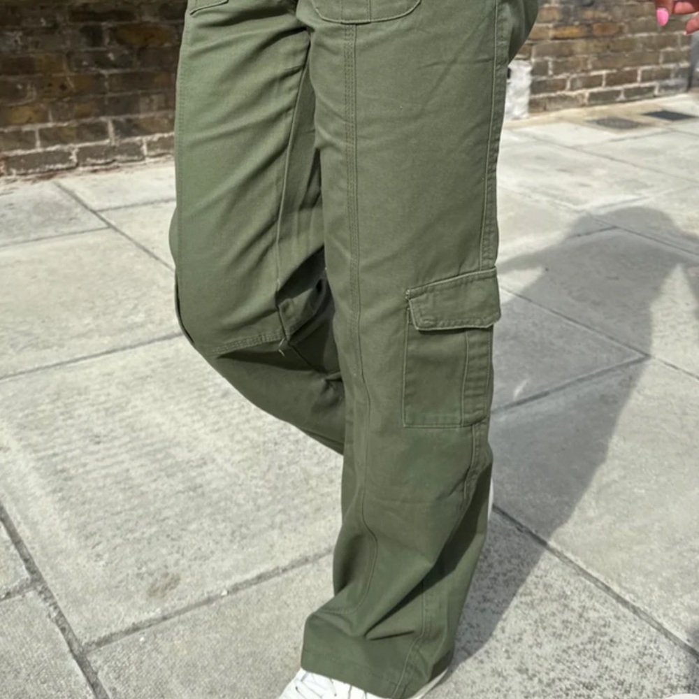 Brandy Melville Kim Cargo Pants Small - Picture 3 of 9
